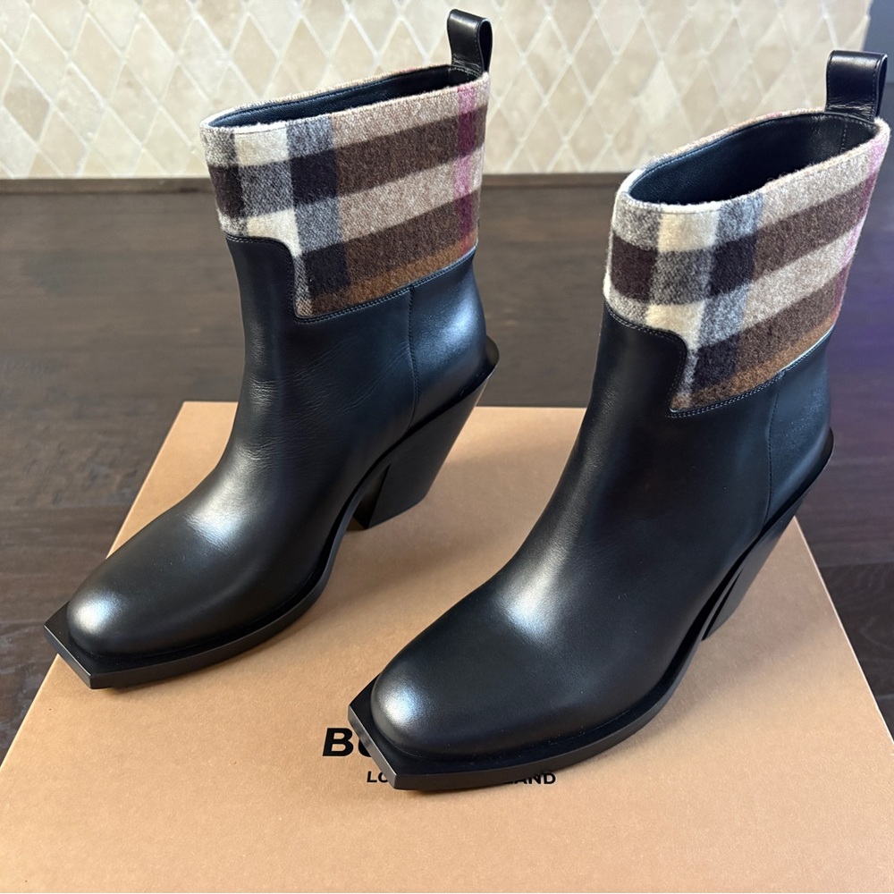 Burberry check paneled leather boots size 37.5 -new